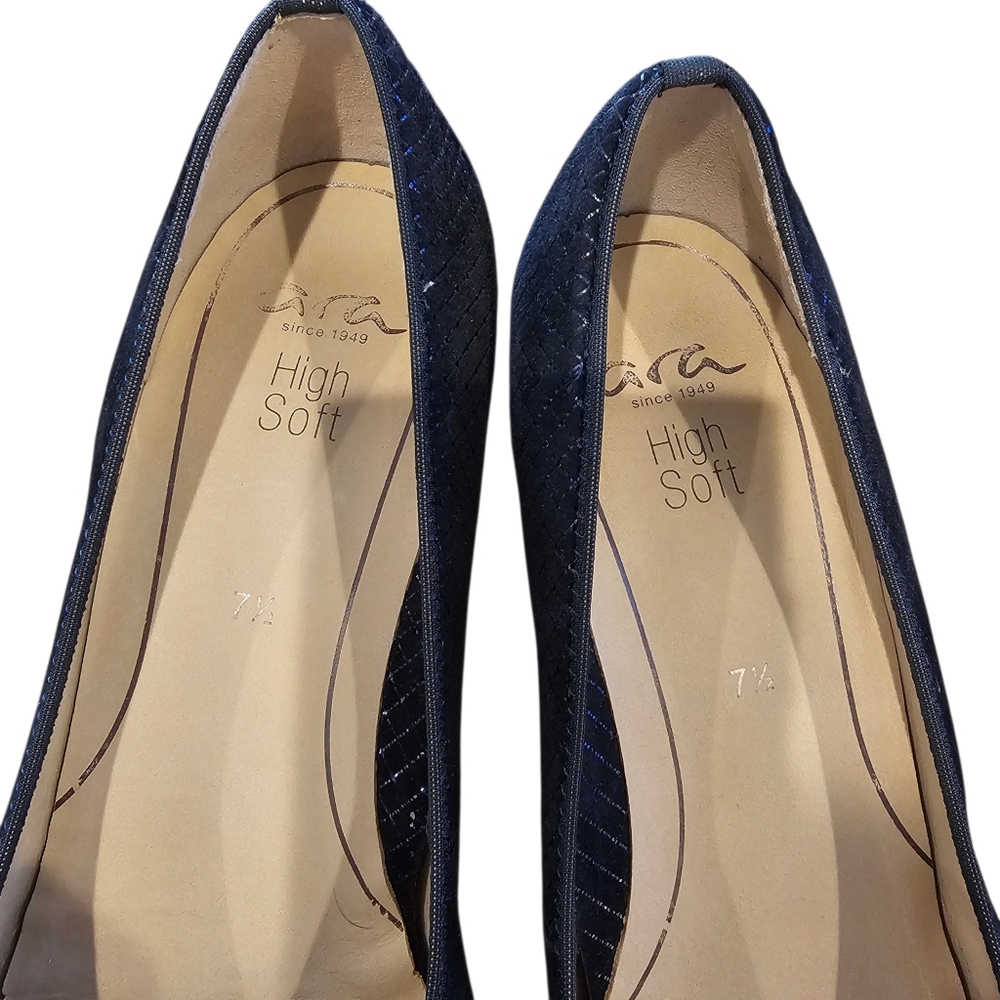 Ara Women's Navy Ophelia Pump - Picture 9 of 10